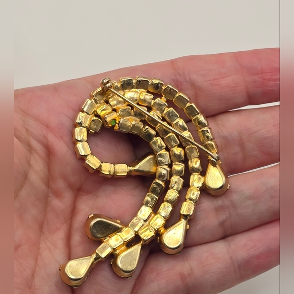 Vintage Aurora Borealis Green Rhinestones Swirling Design Gold Tone Brooch - Picture 4 of 6